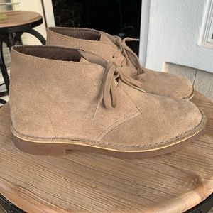 Clarks Women Size 8 Chukka- Acre Bridge